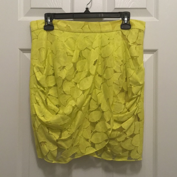 Neon Yellow lace skirt - Picture 1 of 4